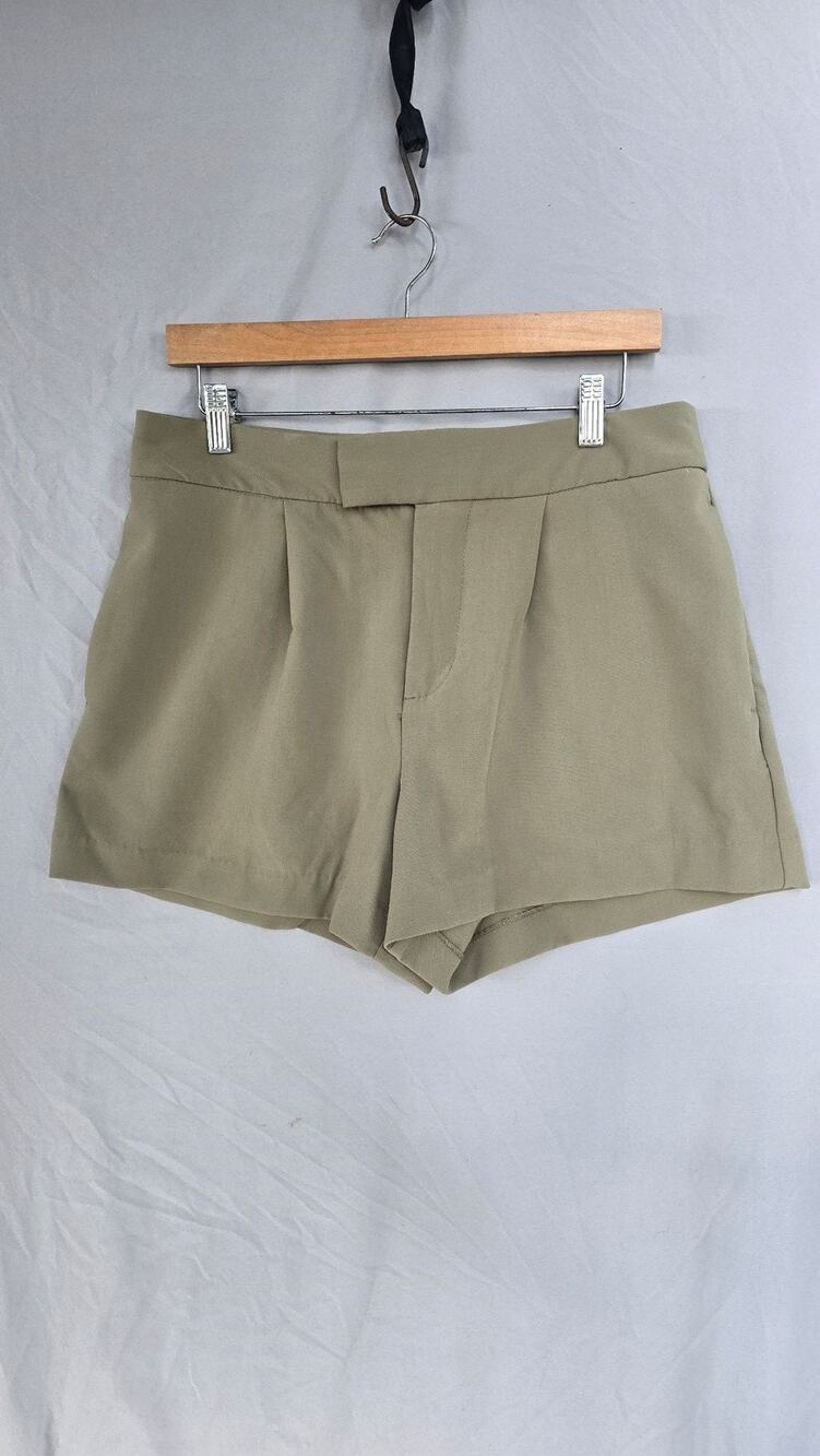 A New Day Shorts Womens 10 Green Chino Twill Pleated Stretch Casual Summer